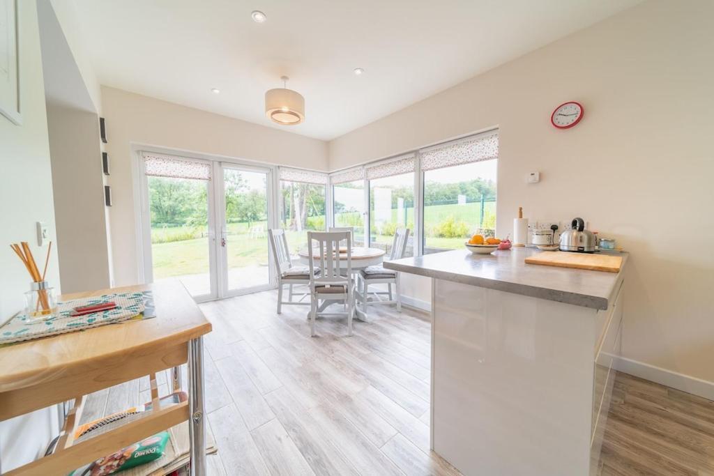 2 Bed Waterfront Property - Close To Courtmacsherry Cork Esterno foto